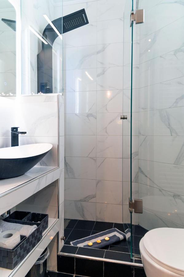 Eclectic Luxury Studio Tesalonika Bagian luar foto