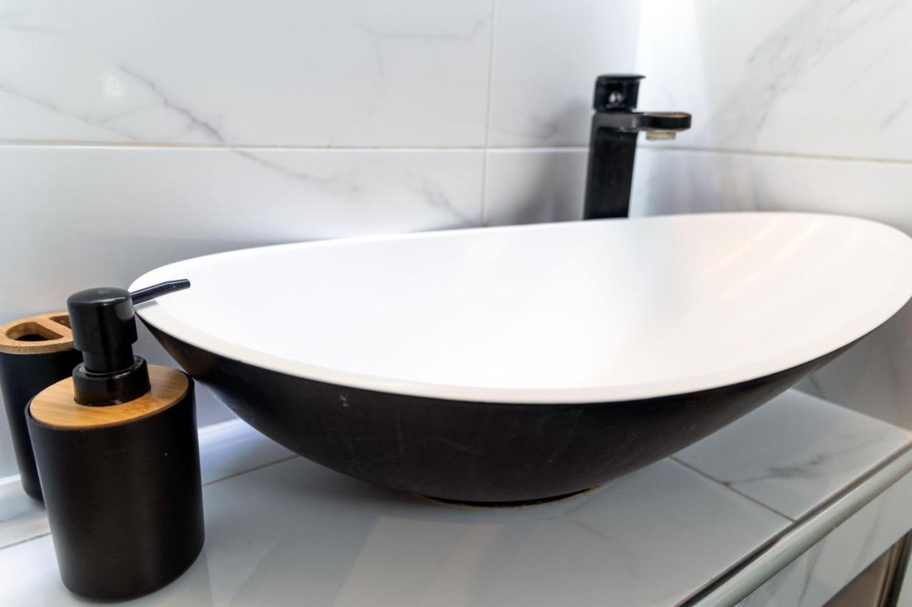 Eclectic Luxury Studio Tesalonika Bagian luar foto